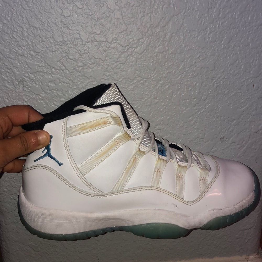 Sneakers - Picture 2 of 3